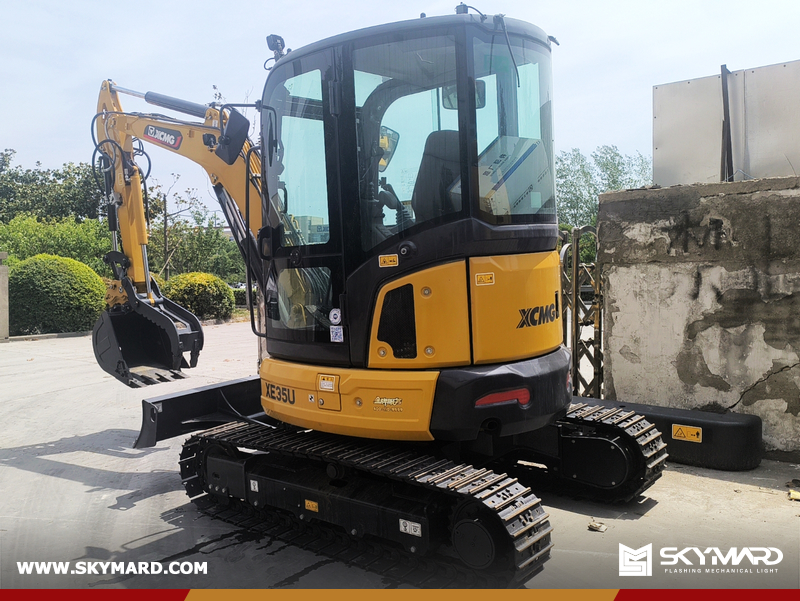Jamaica - 1 Unit XCMG XE35U Crawler Excavator and Attachments