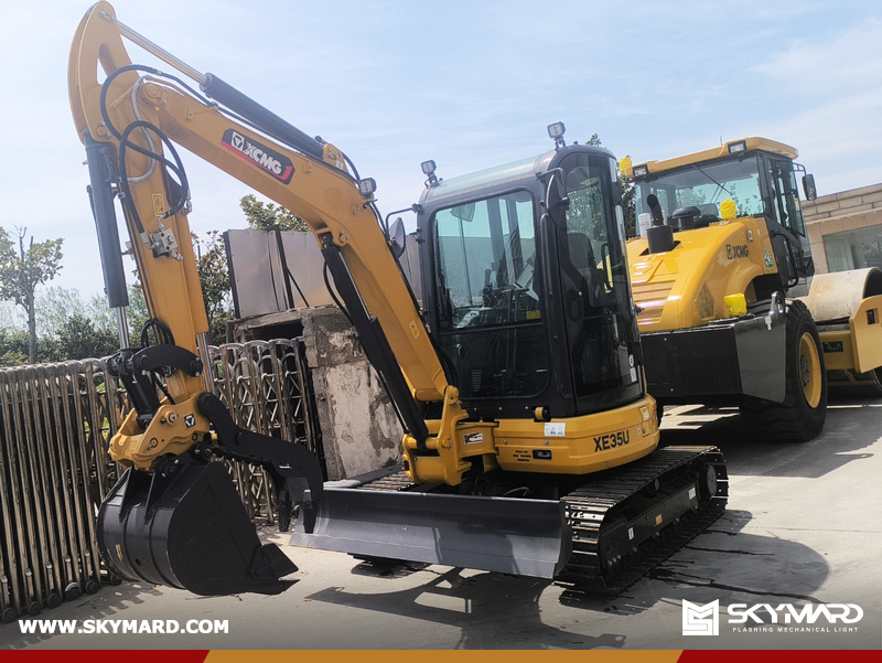 Jamaica - 1 Unit XCMG XE35U Crawler Excavator and Attachments