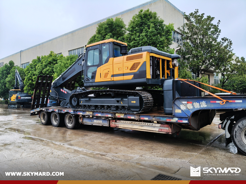 Colombia - 3 Units HYUNDAI HX220L Crawler Excavators & 2 XCMG XE215 Crawler Excavators