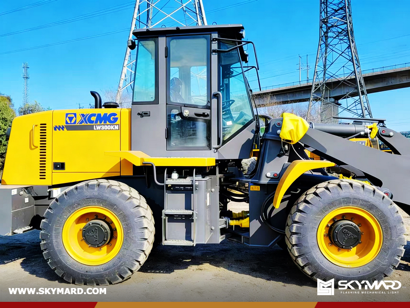 Argentina - 1 Unit XCMG LW300KN & 1 LW300FN Wheel Loaders & 1 Unit LOVOL M1604-5R (G4) Tractor