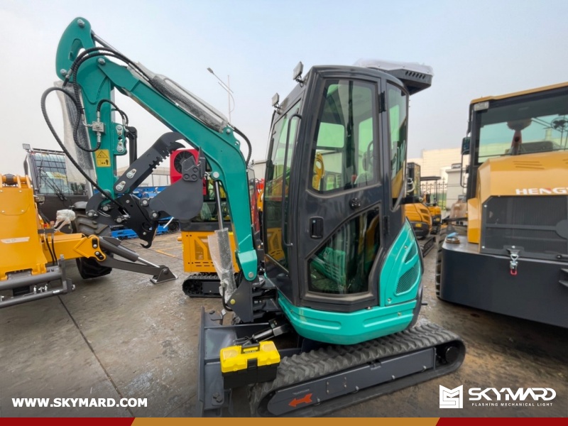 SLM3500S Self Loading Mixer & HW25W Excavator