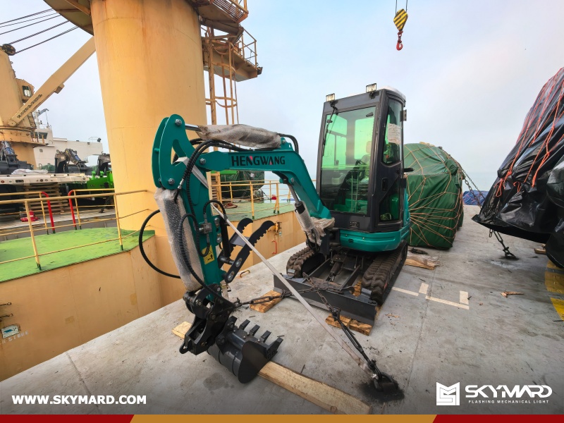 SLM3500S Self Loading Mixer & HW25W Excavator