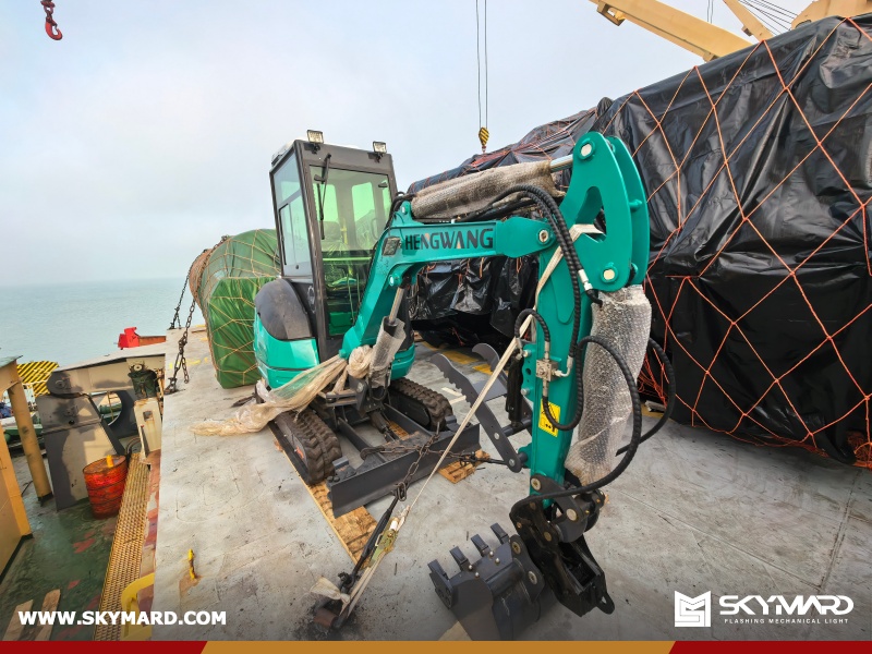 SLM3500S Self Loading Mixer & HW25W Excavator