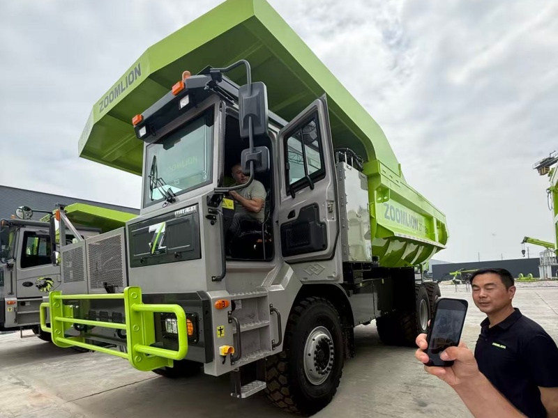 Slovenia Customers Visited Zoomlion Factory